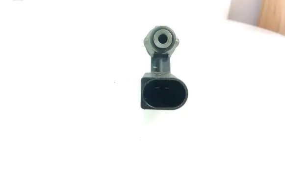Skoda Octavia Mk2 (1Z) Fuel injector 03C906036F