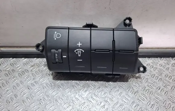 Hyundai i30 Multifunctional control switch/knob 39Y1AA1100 93310A6100