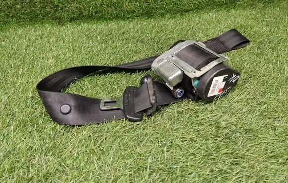Audi A4 S4 B6 8E 8H Front seatbelt 8H0857705D 607477900A