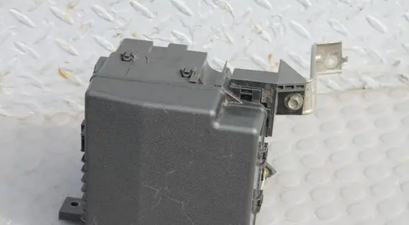 Mitsubishi L200 Fuse box set SKRZYNKAL200V