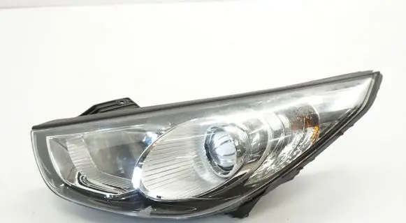 Hyundai ix35 Headlight/headlamp 921012YACR