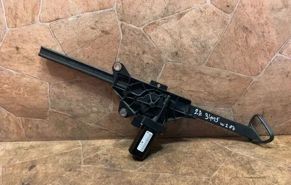 Mercedes-Benz E C207 W207 Seat belt adjustment motor A2078600282