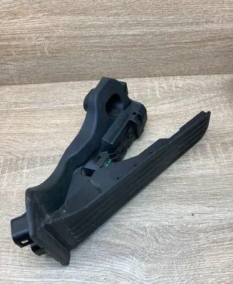 Volkswagen PASSAT B6 Accelerator throttle pedal 1K1723503AP 6PV011039