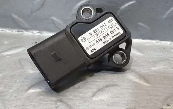 Volkswagen Touareg I Air pressure sensor 038906051C