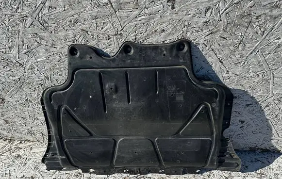 Volkswagen Arteon Engine splash shield/under tray 5Q0825236