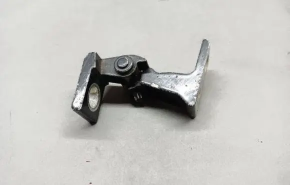 Skoda Octavia Mk4 Front door lower hinge 