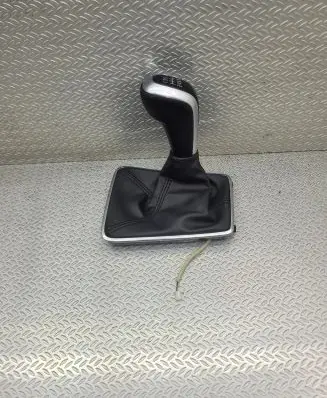 Volvo V40 Cross country Gear lever shifter trim leather/knob