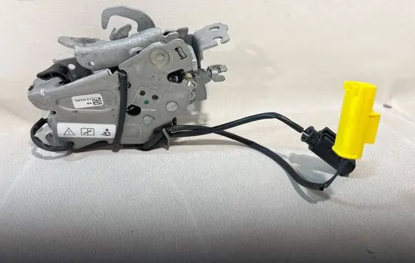 BMW 1 F70 Engine bonnet/hood lock/catch 5A35FD7