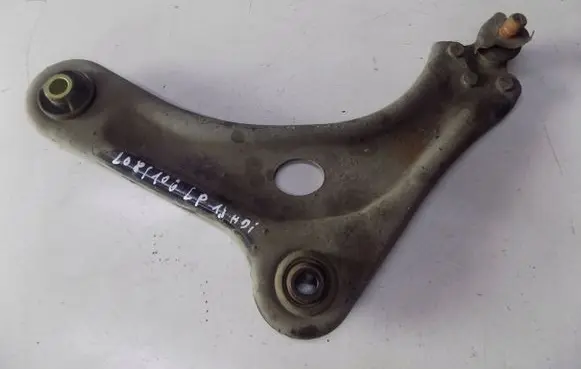 Peugeot 208 Front lower control arm/wishbone 9665fregtetr090280
