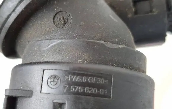 Engine coolant pipe/hose