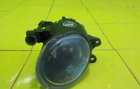 Volvo S40 Front fog light 0305065002 NP481 30698628