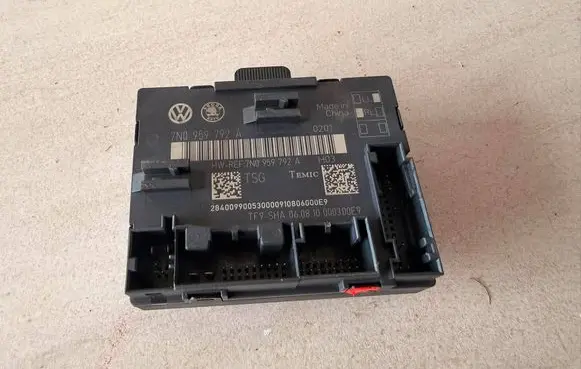 Skoda Yeti (5L) Door control unit/module 7N0959792A