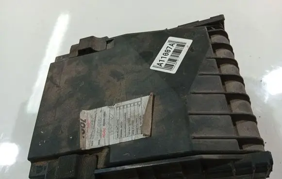 Volkswagen PASSAT B6 Fuse box cover 1K0937132F 1K0.937.132F