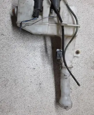 Mazda Premacy Windshield washer fluid reservoir/tank 8C28A