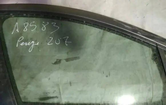 Peugeot 207 Front door window glass four-door as2