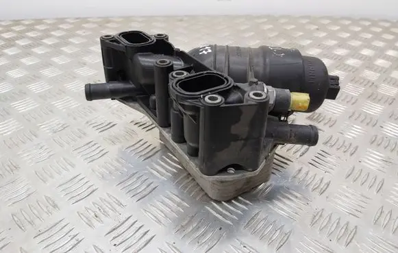 Nissan X-Trail T32 Oil filter mounting bracket