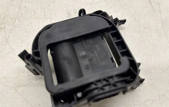 Volkswagen Polo IV 9N3 Air flap motor/actuator 6Q0820891B