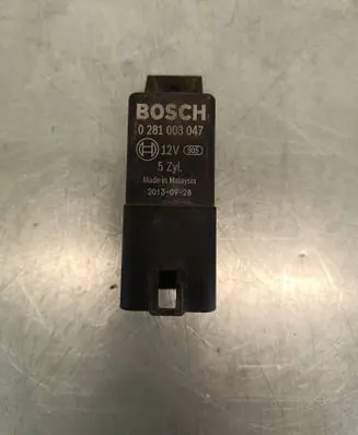 Volvo V60 Glow plug pre-heat relay 31342686