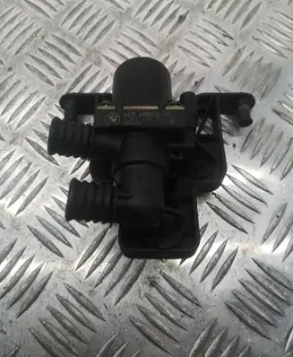 BMW 5 E60 E61 Coolant heater control valve 6920226 096624 1147412174