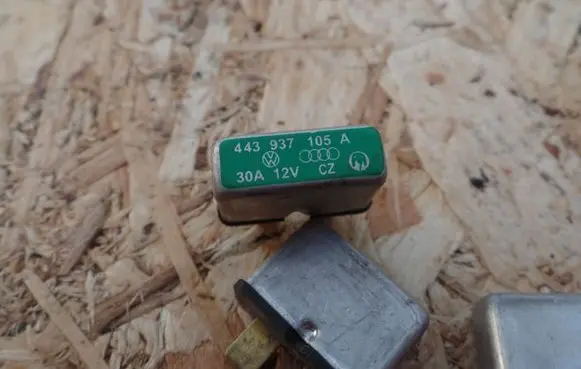 Audi A6 S6 C5 4B Other relay 443937105A
