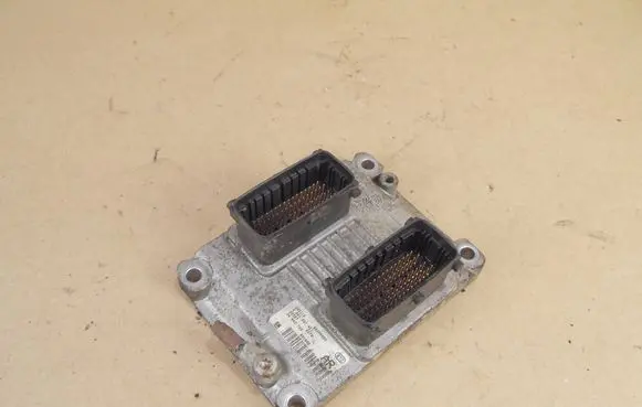 Opel Corsa C Engine control unit/module 0261207421 26SA8095 24443795