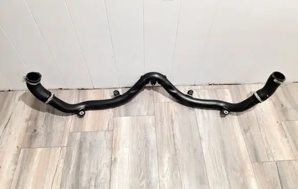 Porsche Macan (95B) Turbo air intake inlet pipe/hose 95B145762D