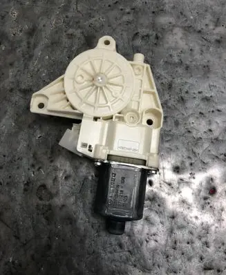 Mercedes-Benz E W212 Front door window regulator motor A2048200242BILI A2048200242