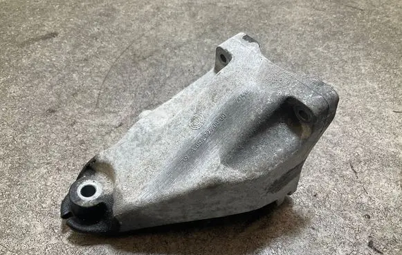 Mercedes-Benz Sprinter W907 W910 Engine mount bracket A6542240600
