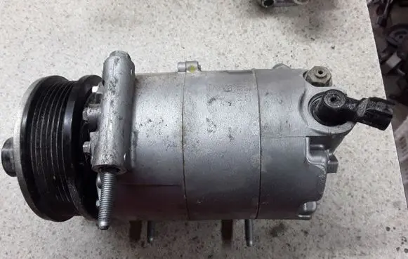 Land Rover Evoque I Air conditioning (A/C) compressor (pump) AV6119D629DB
