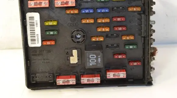 Volkswagen PASSAT B6 Fuse box set 3C0937125 63592777