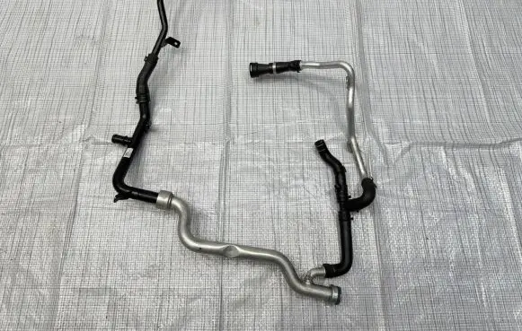 Porsche Cayenne (9PA) Engine coolant pipe/hose 057121105D