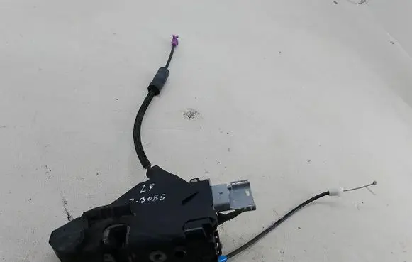 Citroen C6 Front door lock 9686676880