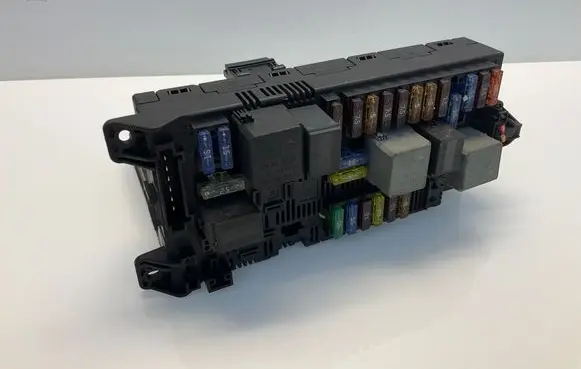 Mercedes-Benz E W211 Fuse module 2115453901 A2115453901