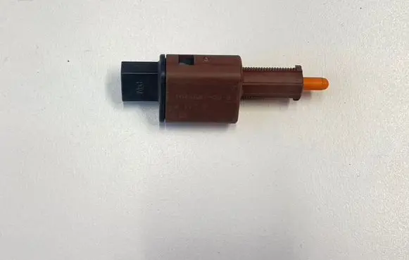 Tesla Model 3 Brake pedal sensor switch 104468100B 1044681-00-B 1044681
