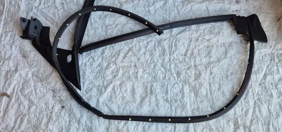 Polestar 4 Front door rubber seal 80008103