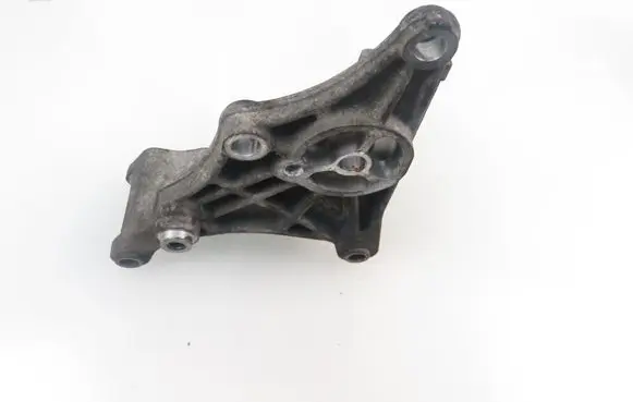Chevrolet Equinox Generator/alternator bracket 12575240
