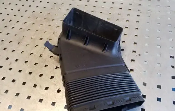 Audi A4 S4 B7 8E 8H Air intake duct part 8E0129617