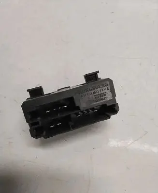 Peugeot 607 Seat heating relay 9639053380 9445536 200044