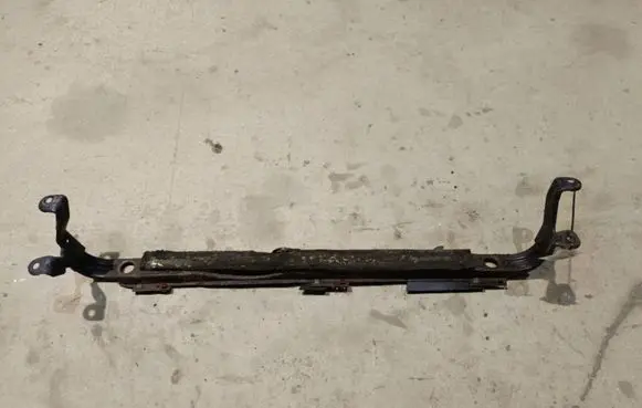 Ford Focus Radiator mount bracket 