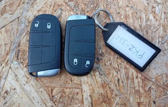 Fiat Freemont Ignition key/card 56046681AE