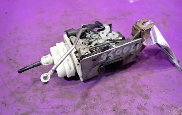 Audi A3 S3 8L Front door lock 8D1837015A