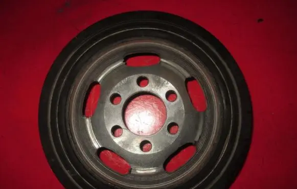 Land Rover Discovery 4 - LR4 Crankshaft pulley