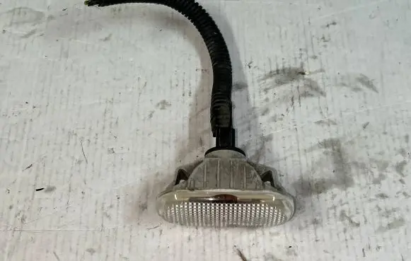 Nissan Qashqai+2 Front fender indicator light