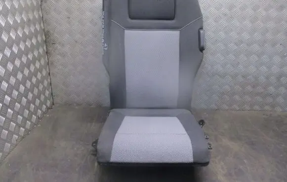 Opel Zafira B Front driver seat 