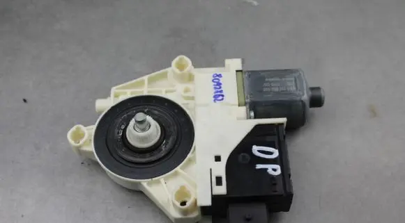 Fiat 500X Front door window regulator motor 0130822665