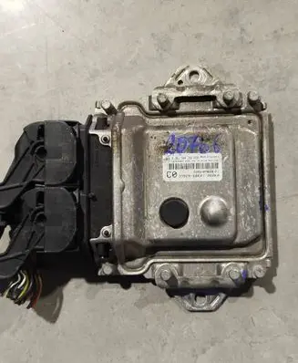 Suzuki Swift I Engine control unit/module 0261s04260 33920-68k01