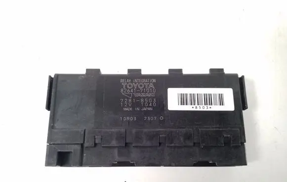 Lexus CT 200H Fuse module 8264171010