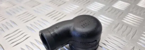 Volvo XC90 Breather hose/pipe 8653409