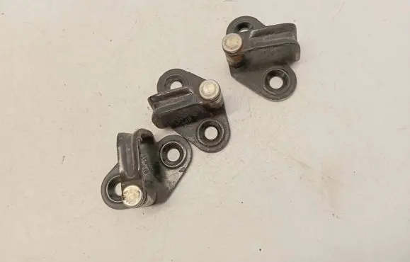 Volkswagen Transporter - Caravelle T4 Front door lock loop/hook striker 701837767