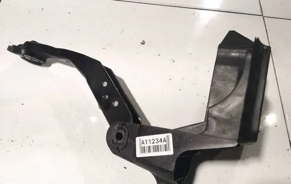 Volkswagen Cross Polo Brake pedal 8201790